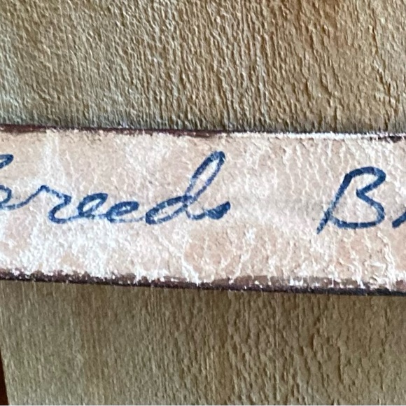 Hand tooled leather belt with pink birds - Picture 8 of 12